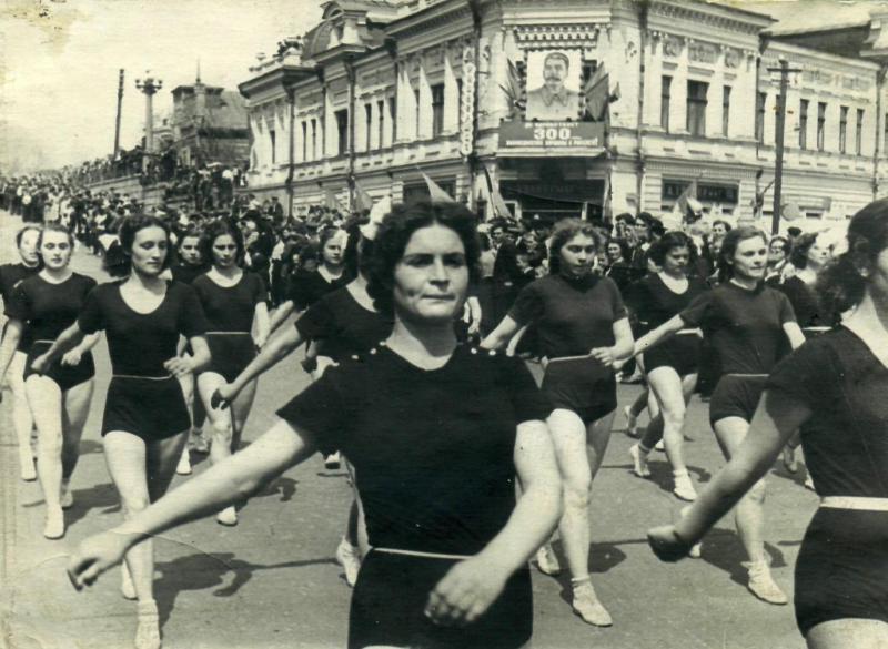 И. П. Дворкина на спортивном параде, посвященном Дню физкультурника, 1954 год Дворкина на спортивном параде, посвященном Дню физкультурника, 1954 год